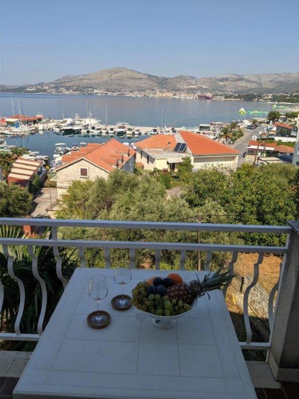 Apartments Biserka - 50 M From Beach Trogir Zewnętrze zdjęcie