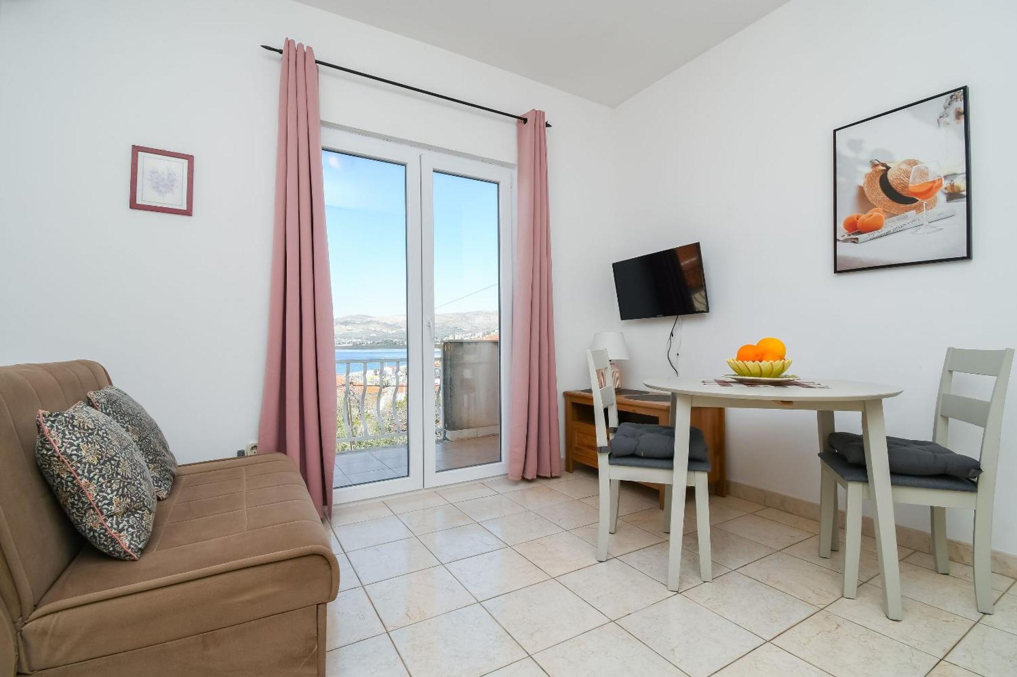 Apartments Biserka - 50 M From Beach Trogir Zewnętrze zdjęcie