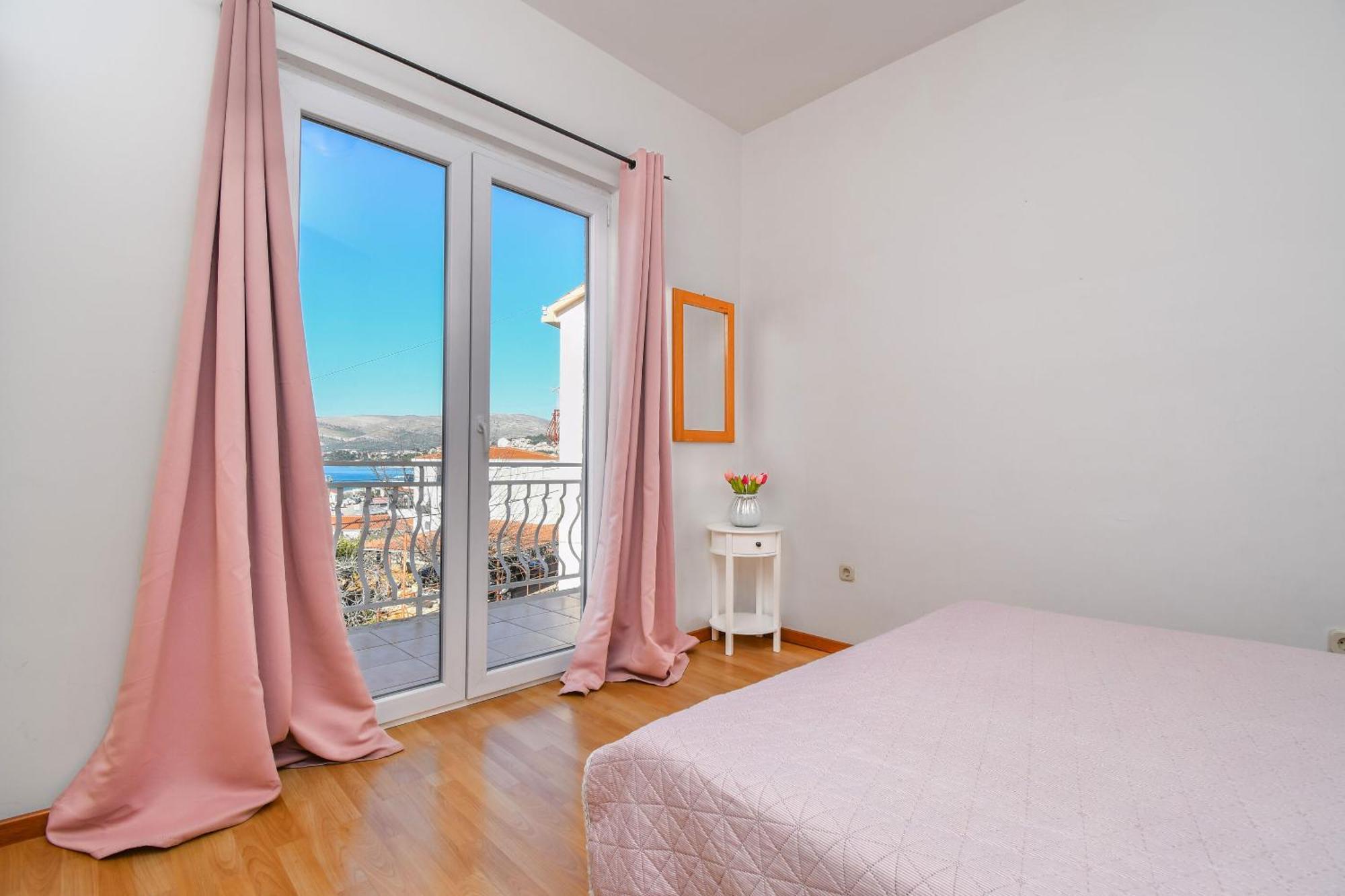 Apartments Biserka - 50 M From Beach Trogir Zewnętrze zdjęcie