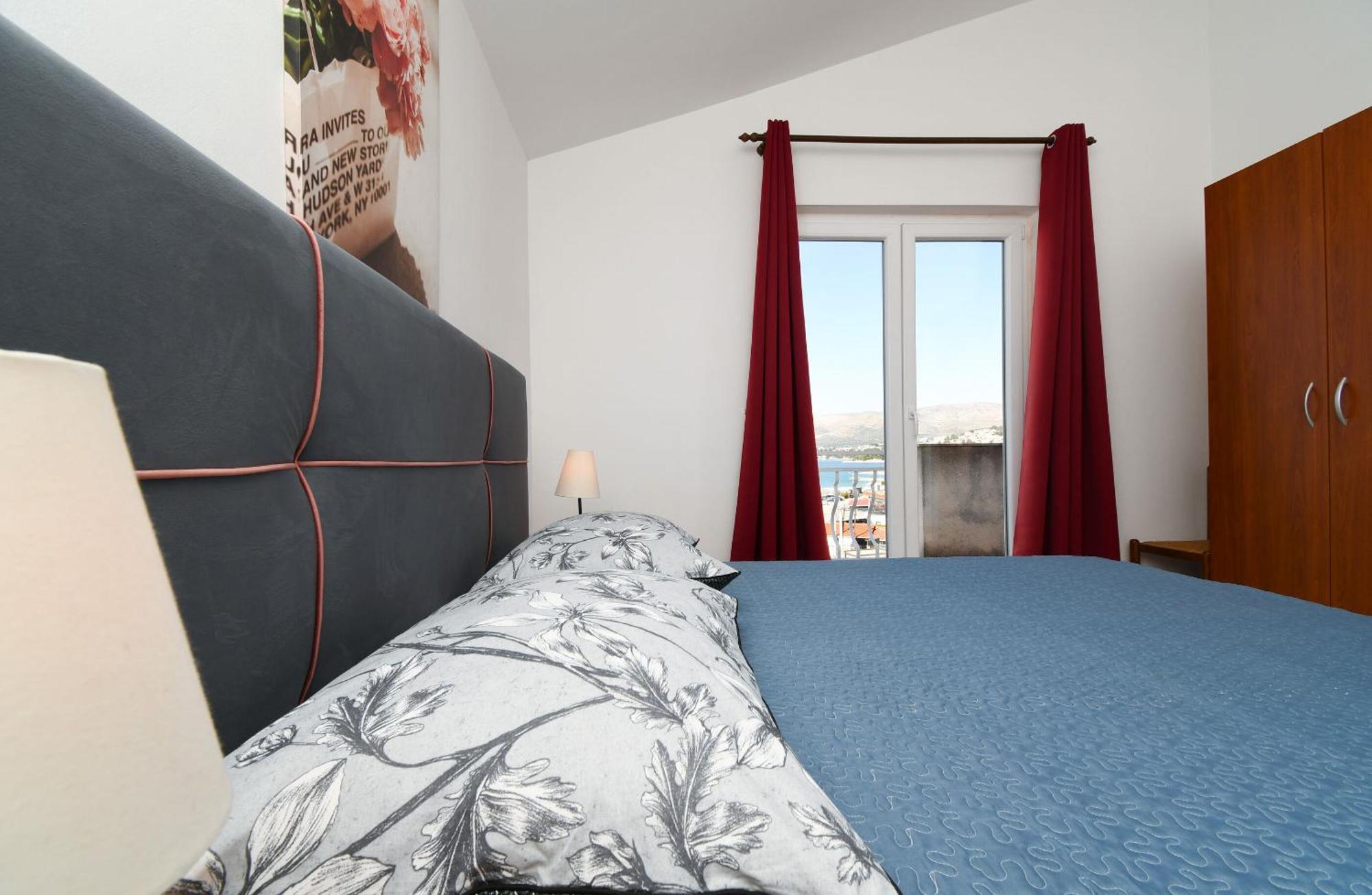Apartments Biserka - 50 M From Beach Trogir Zewnętrze zdjęcie