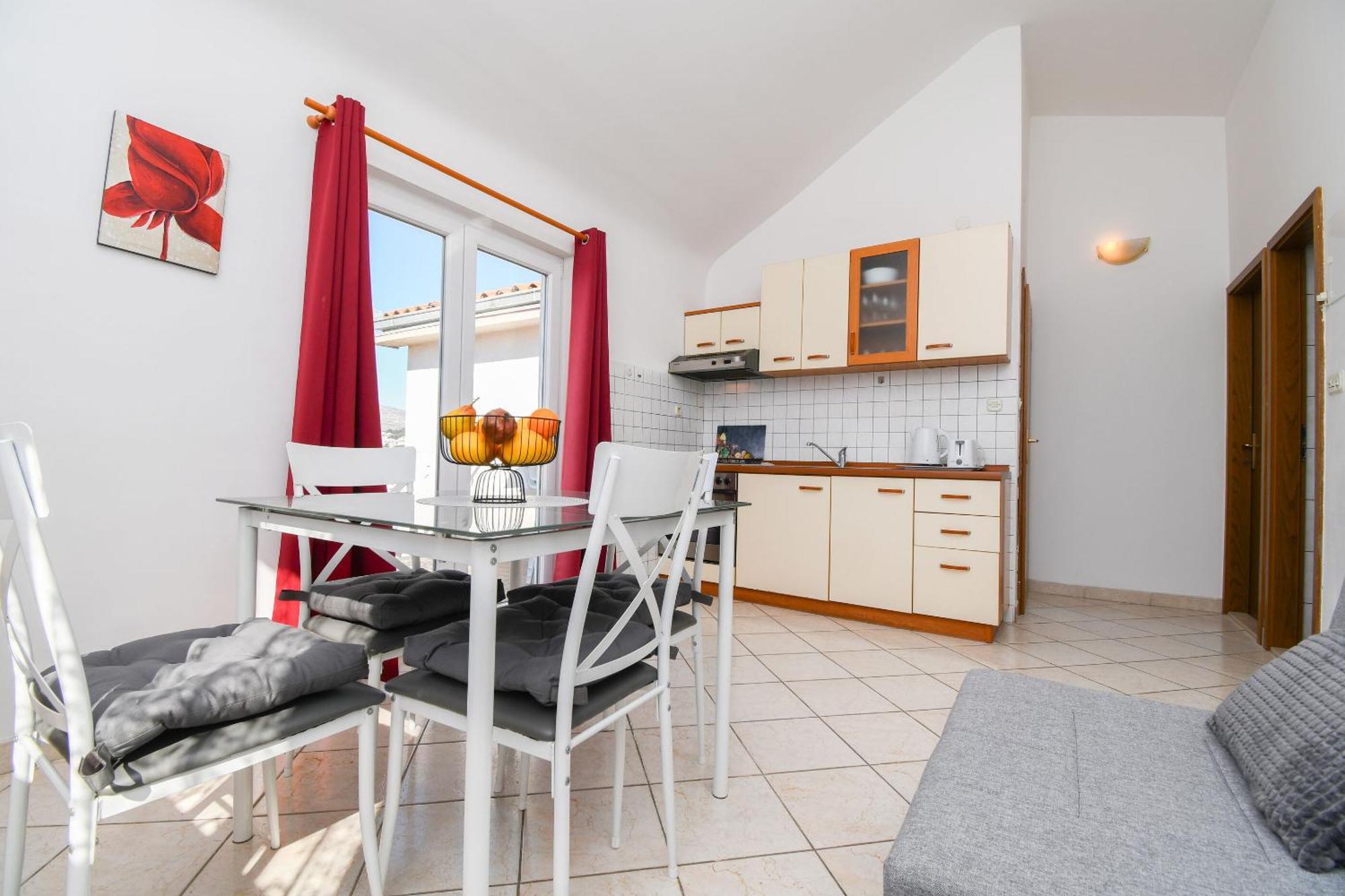 Apartments Biserka - 50 M From Beach Trogir Zewnętrze zdjęcie
