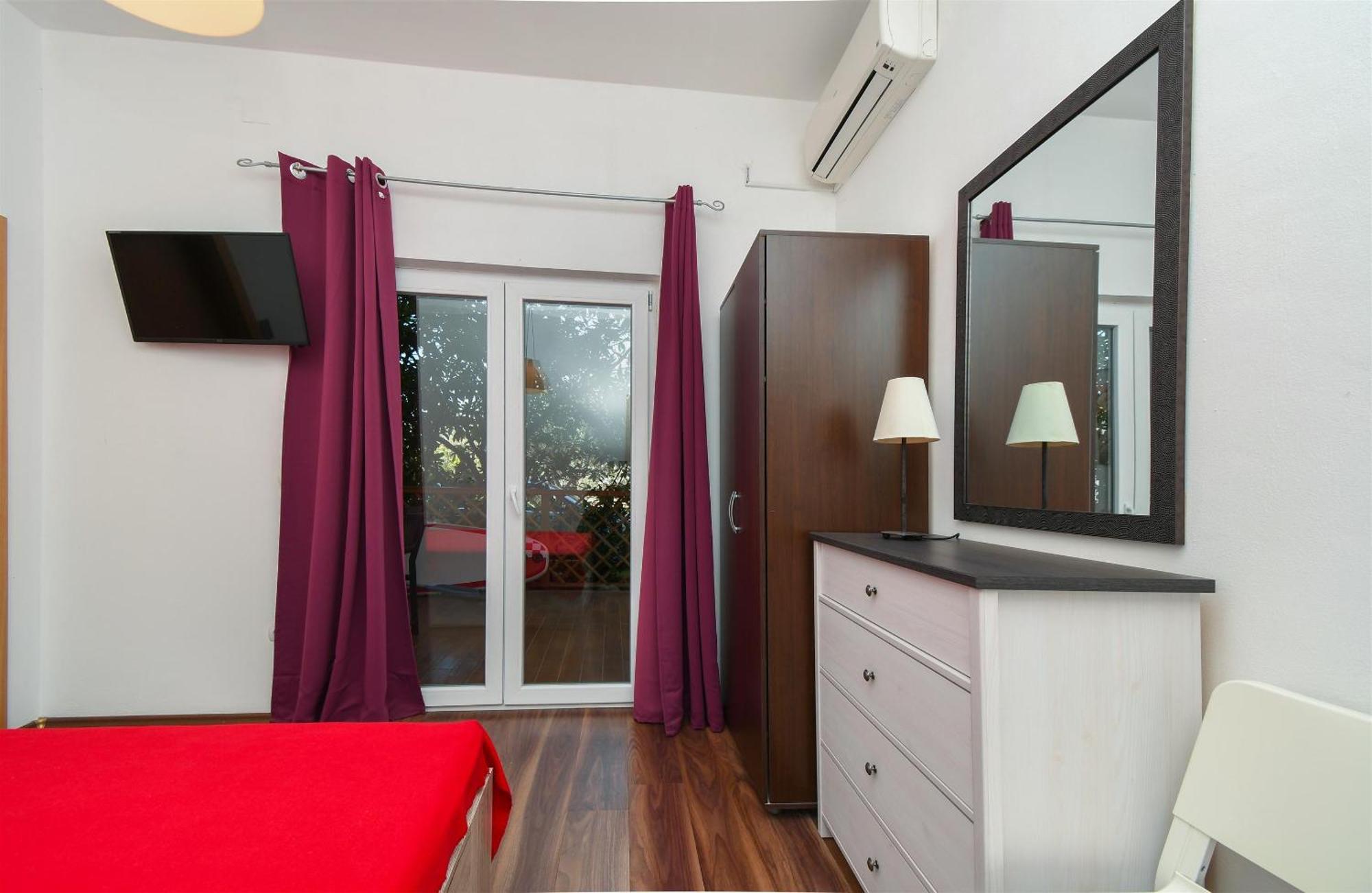 Apartments Biserka - 50 M From Beach Trogir Zewnętrze zdjęcie
