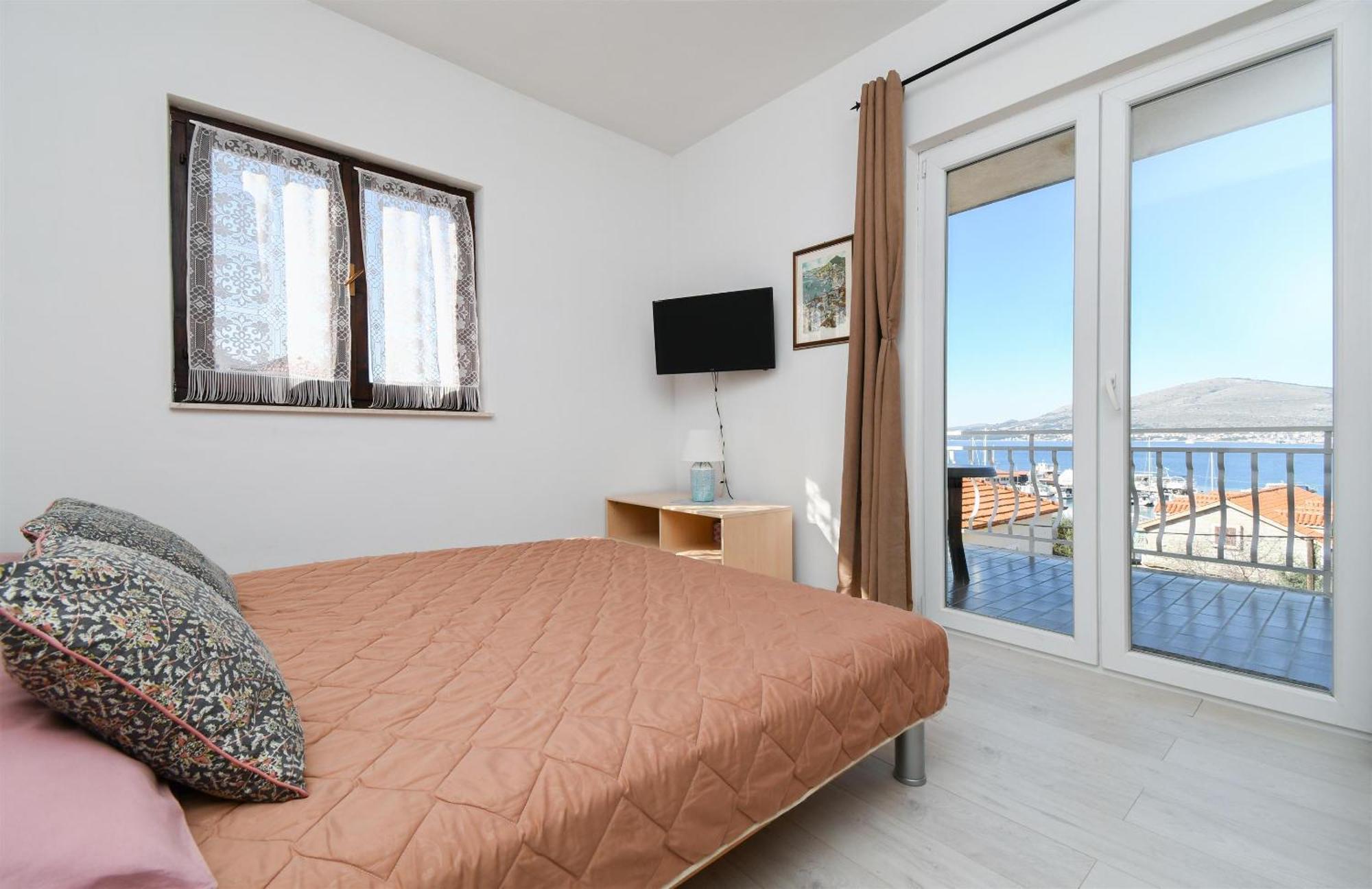 Apartments Biserka - 50 M From Beach Trogir Zewnętrze zdjęcie